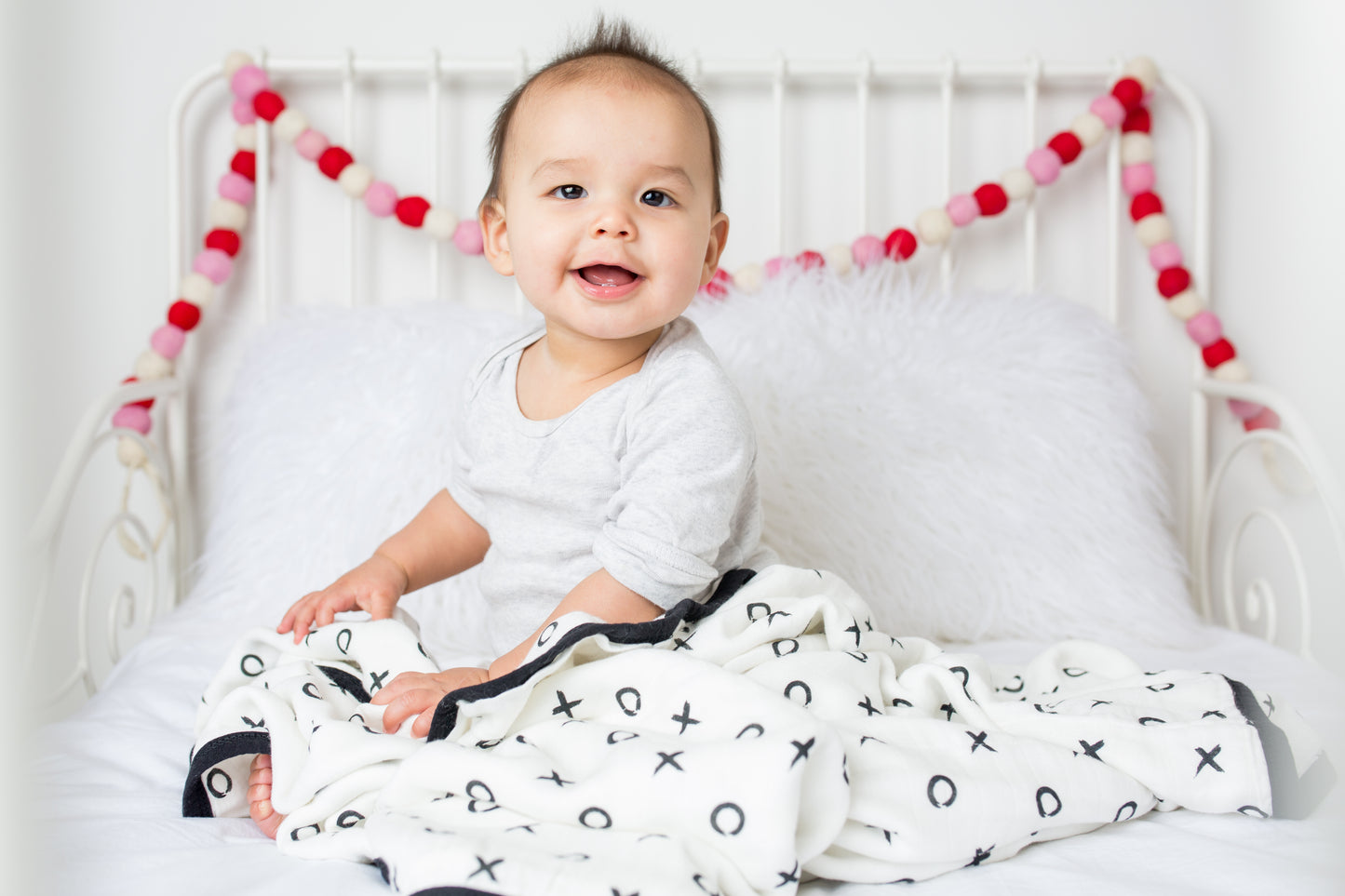 Lulujo - Quilt - Hugs & Kisses