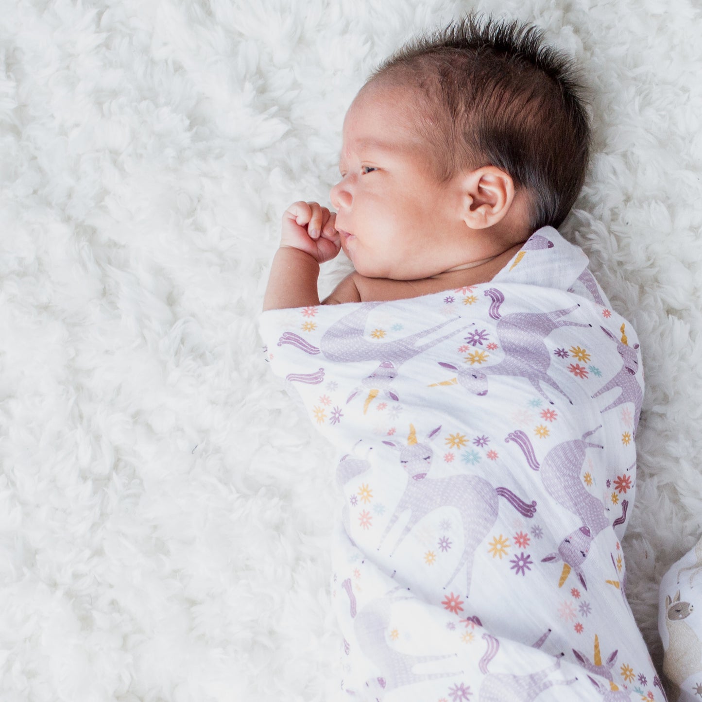 Lulujo - Muslin Swaddle - Unicorns (120cm x 120cm)
