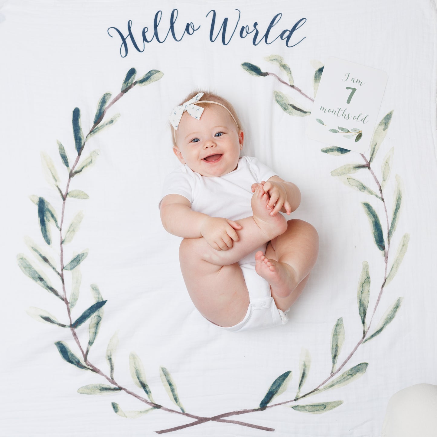 Lulujo - Single Cotton Swaddle & Cards Gift Set- Hello World Wreath