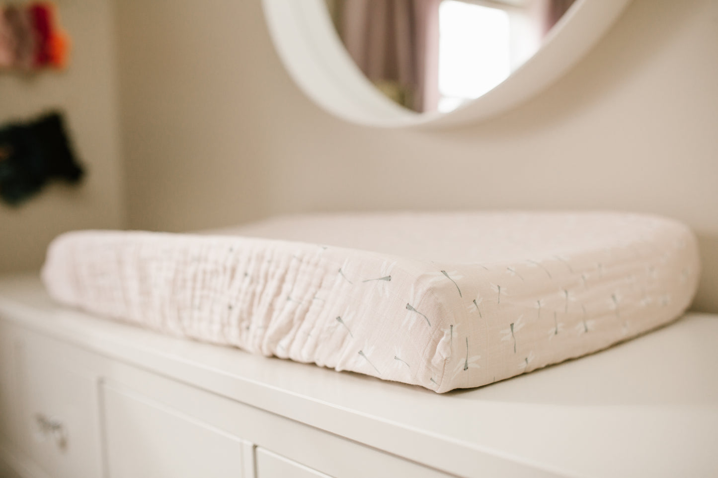 Lulujo - Cotton Fitted Crib Sheet - Dragonflies (81cm x 43cm)