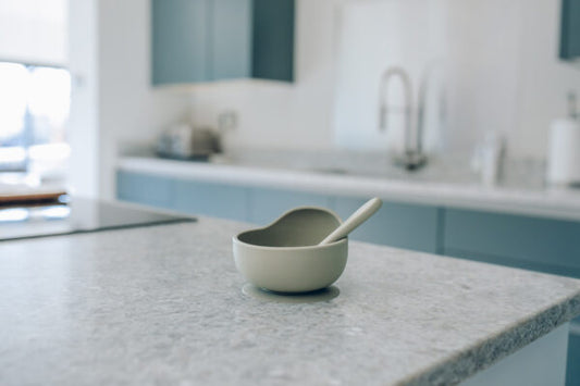 Theodore and Raffy - Silicone Scoop Back Suction Bowl
