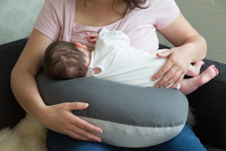 Hippychick - Feeding Pillow - Charcoal & Sage Green