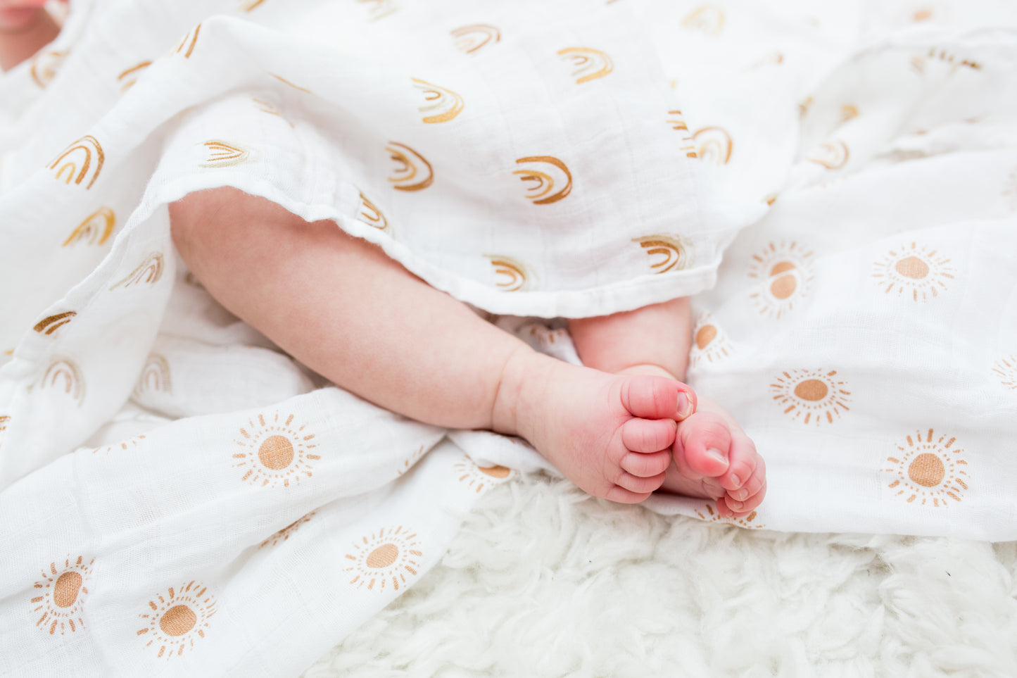 Lulujo - 2 Pack Cotton Swaddles - Rainbows / Suns (100cm x100cm)