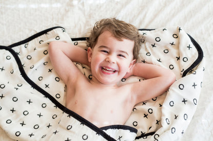 Lulujo - Quilt - Hugs & Kisses