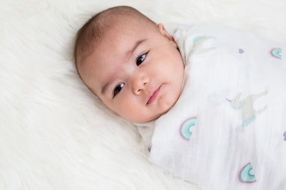 Lulujo - Muslin Swaddle - Rainbows & Unicorns (120cm x 120cm)