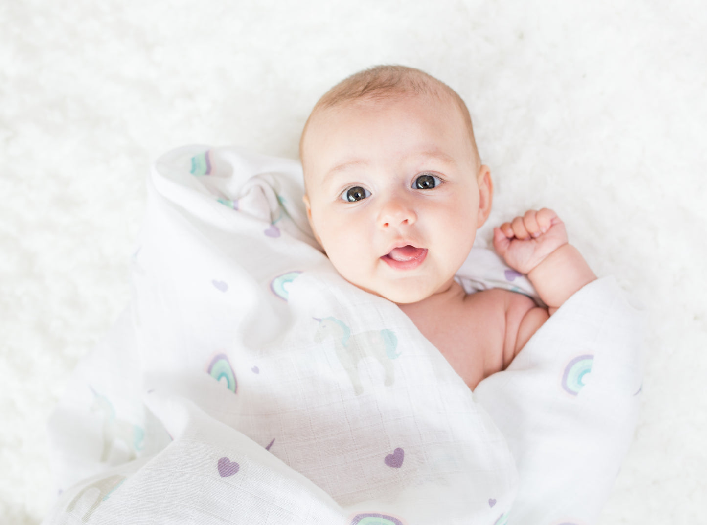 Lulujo - Muslin Swaddle - Rainbows & Unicorns (120cm x 120cm)
