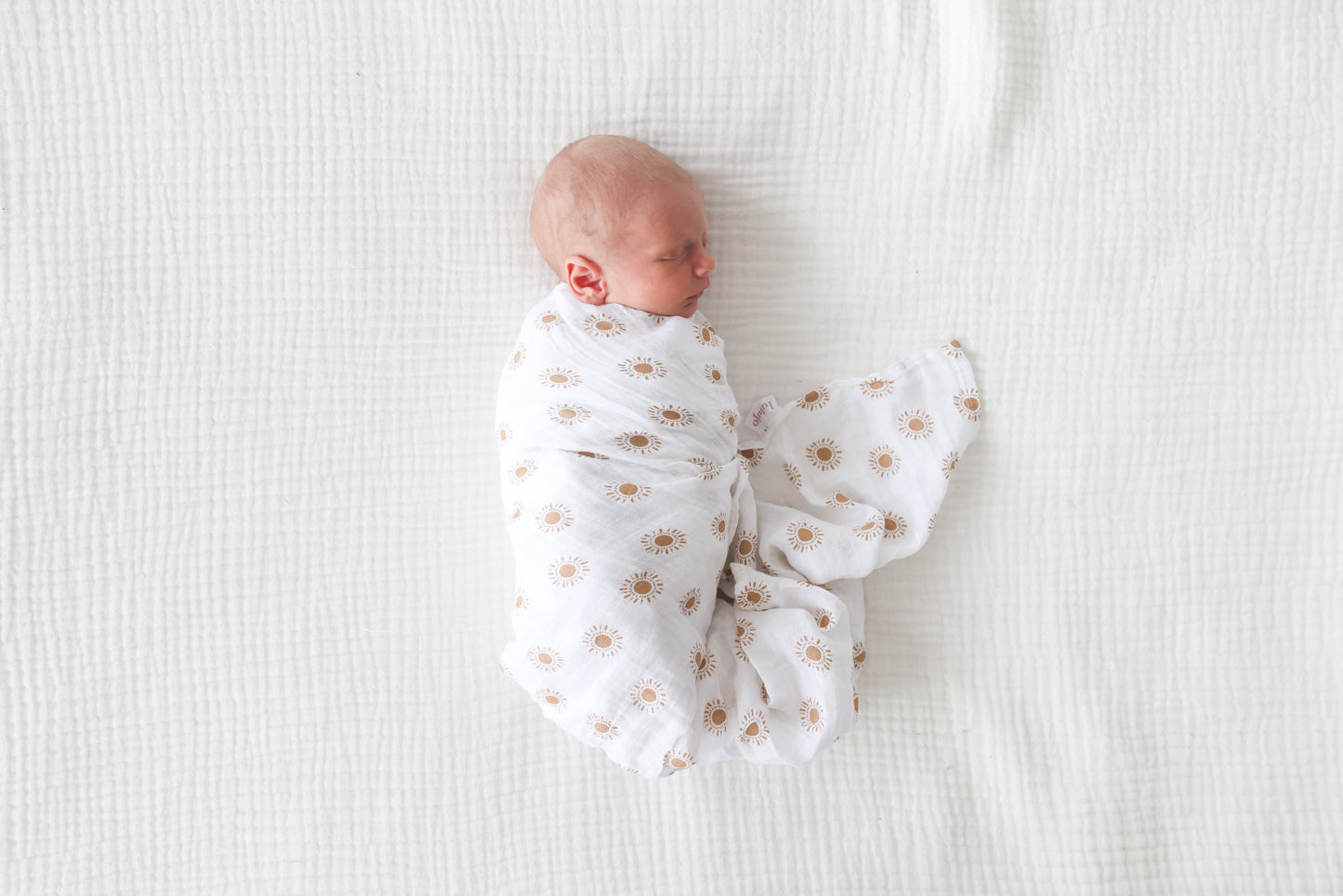 Lulujo - Muslin Swaddle - Suns (100cm x 100cm)