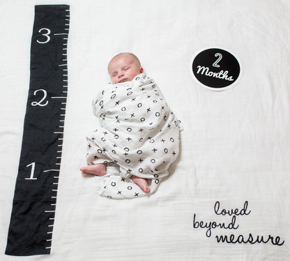 Lulujo - Single Cotton Swaddle & Cards Gift Set- Loved Beyond Measure