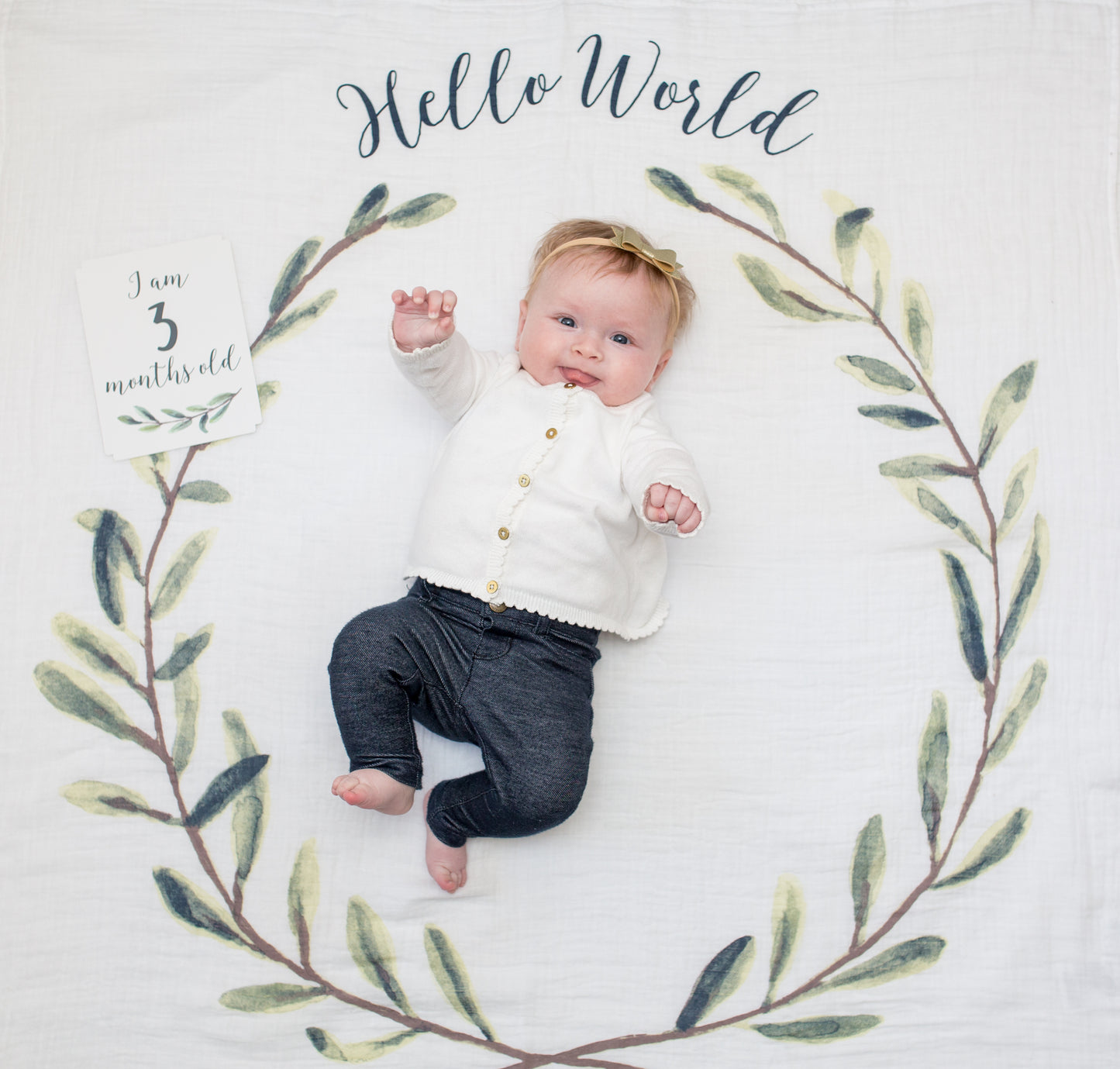 Lulujo - Single Cotton Swaddle & Cards Gift Set- Hello World Wreath