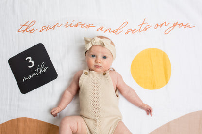 Lulujo - Single Cotton Swaddle & Cards Gift Set- Sun Rise