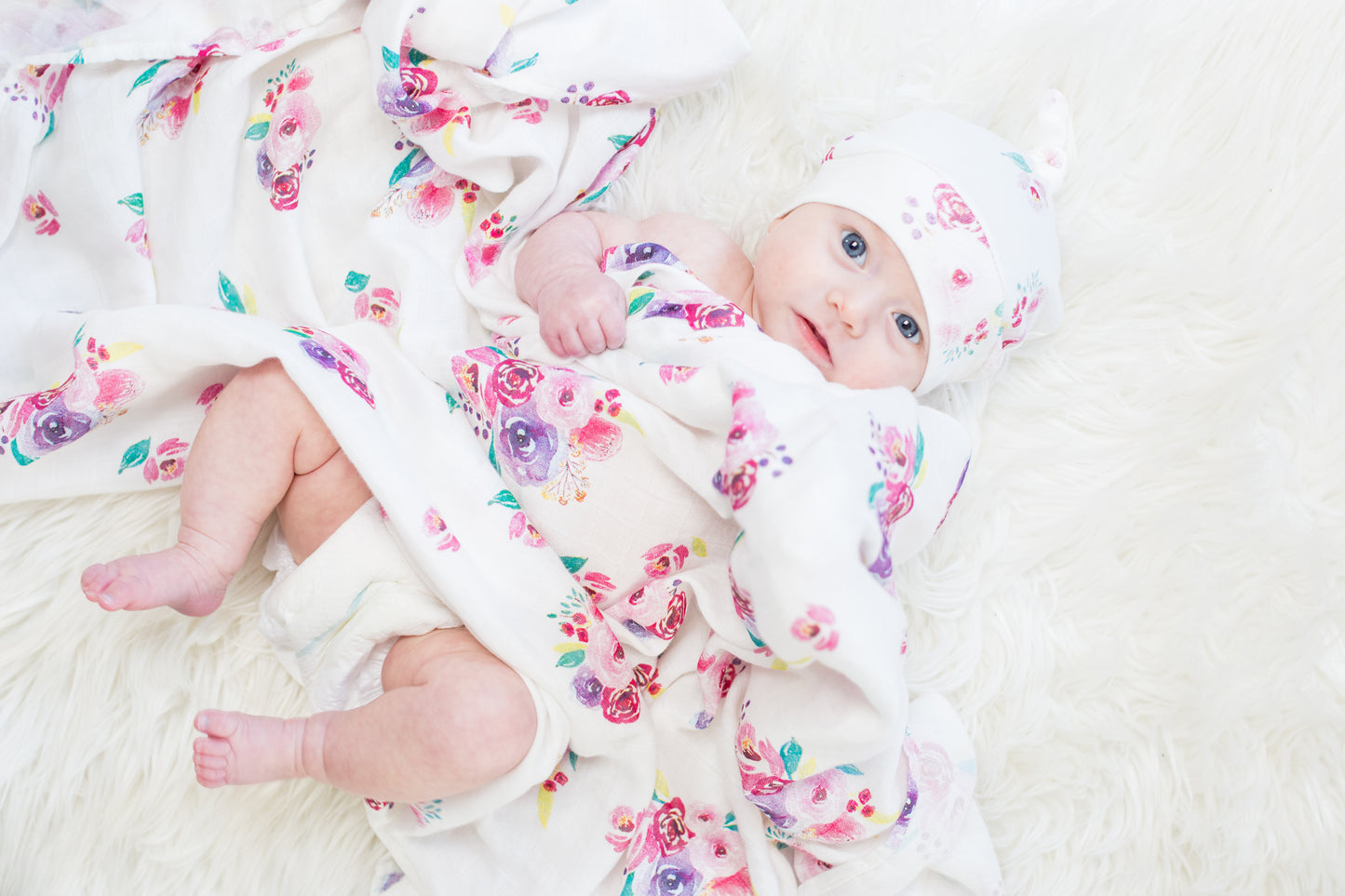 Lulujo - Bamboo Hat and Swaddle Blanket Gift Set - Posies