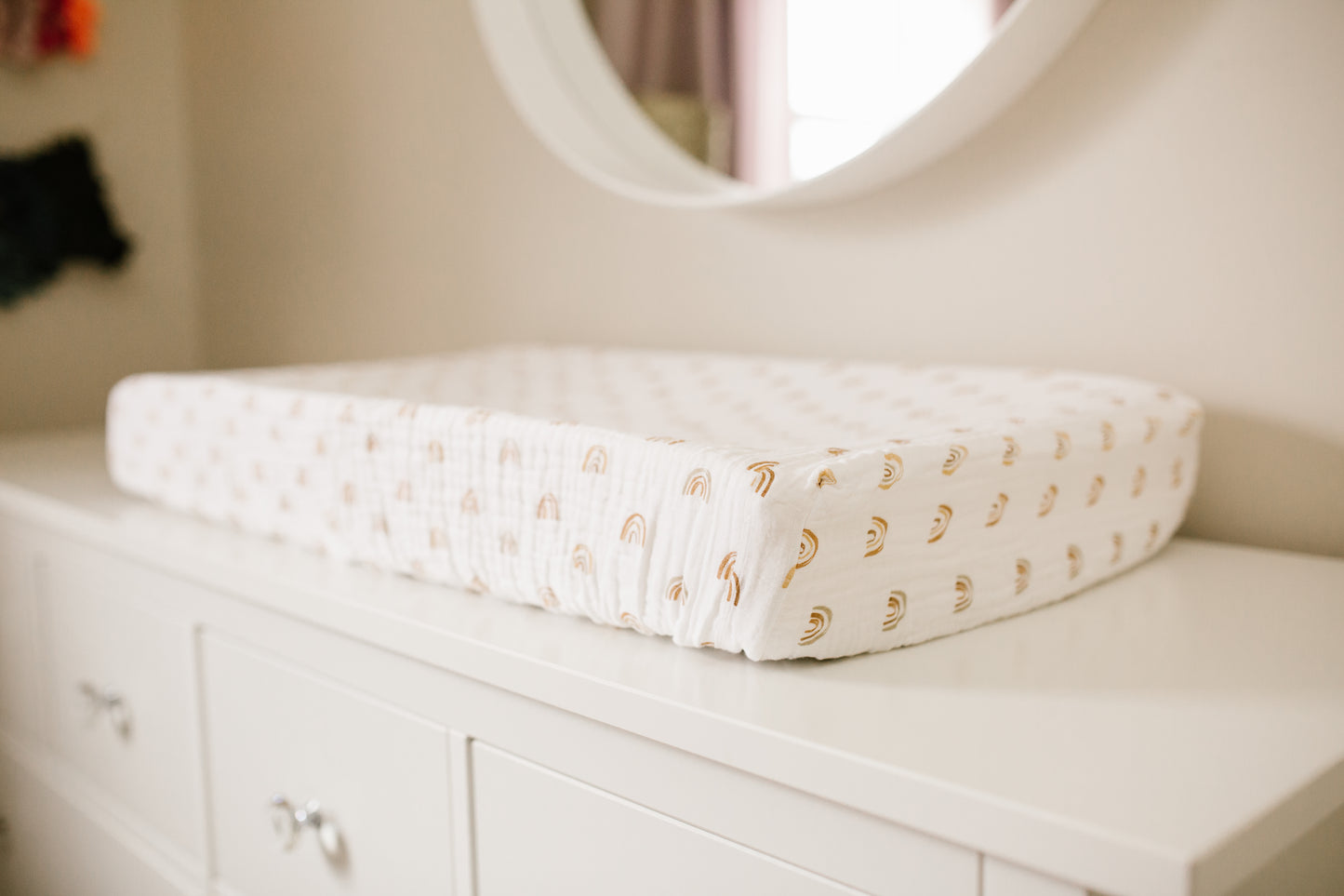 Lulujo - Cotton Fitted Crib Sheet - Rainbows (81cm x 43cm)