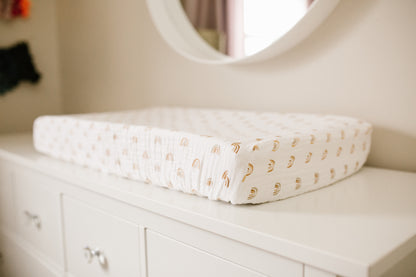 Lulujo - Cotton Fitted Crib Sheet - Rainbows (81cm x 43cm)