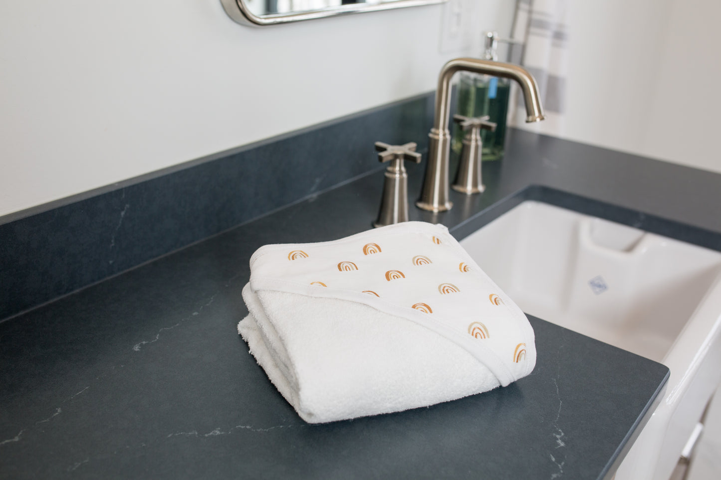 Lulujo - Hooded Towel - Rainbow