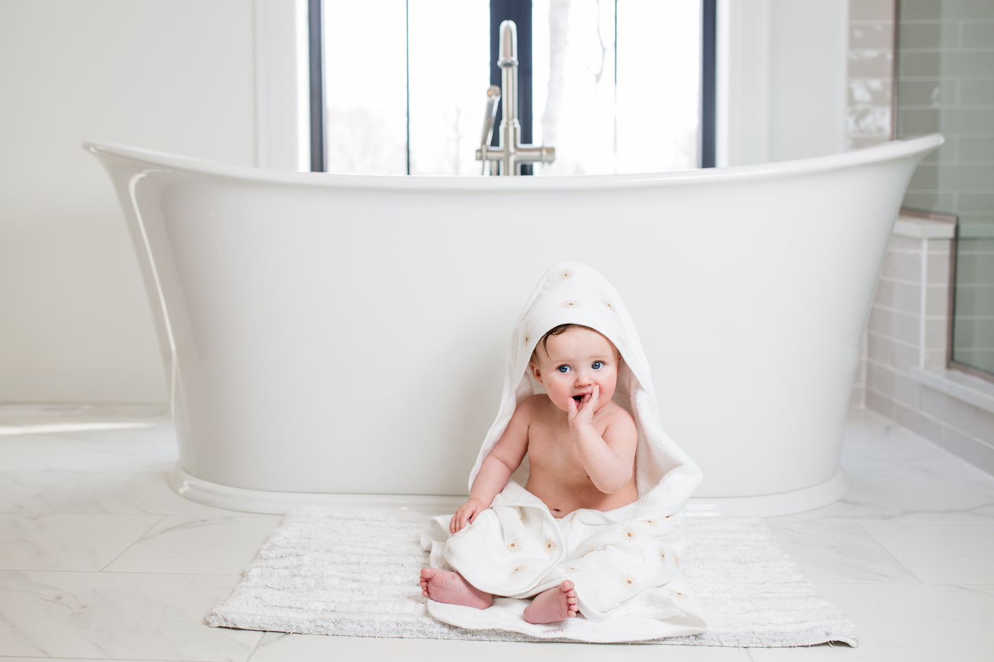 Lulujo - Hooded Towel - Daisies