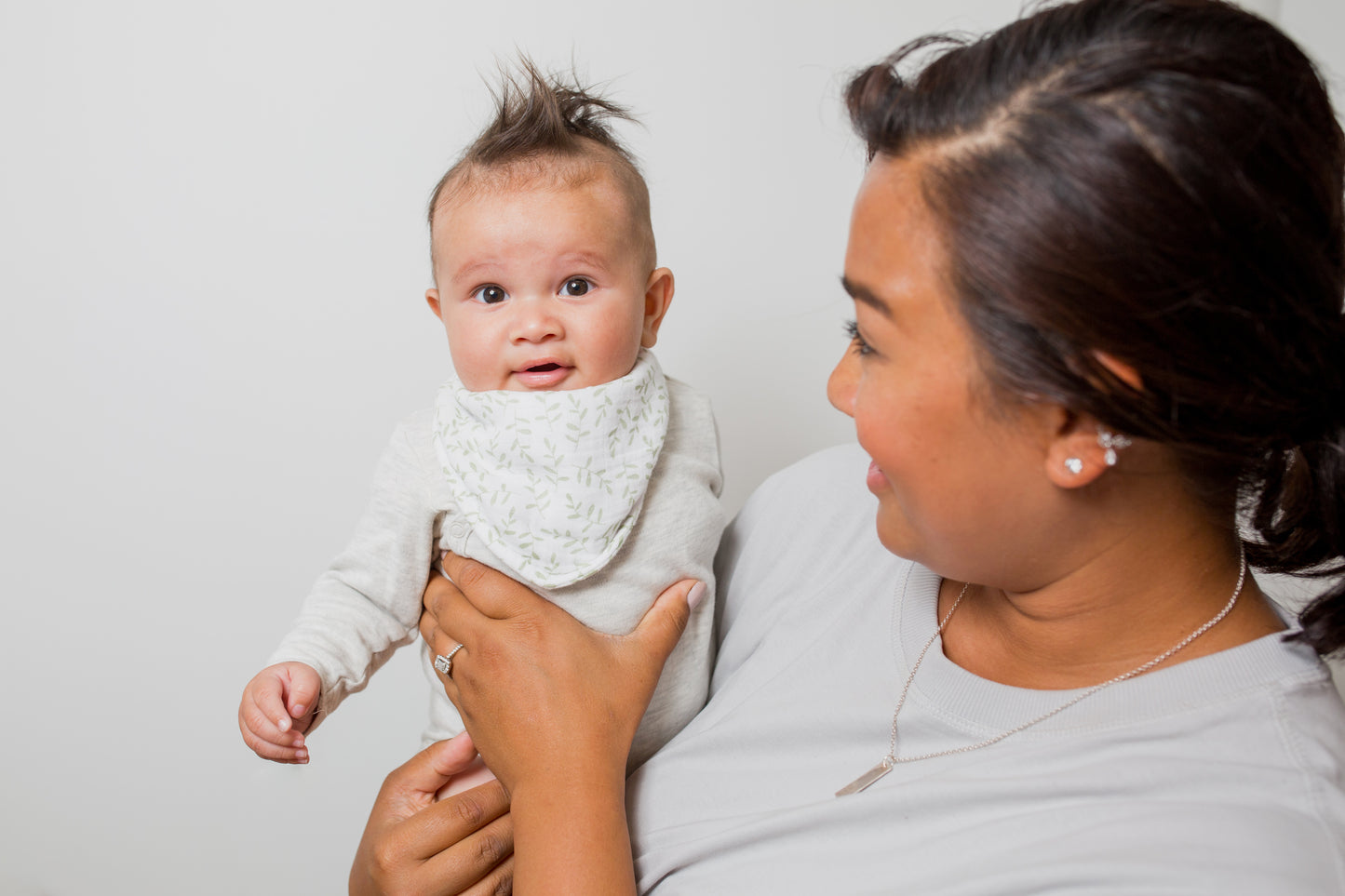 Lulujo - 2 pack Bandana Bib - Daisy & Greenary
